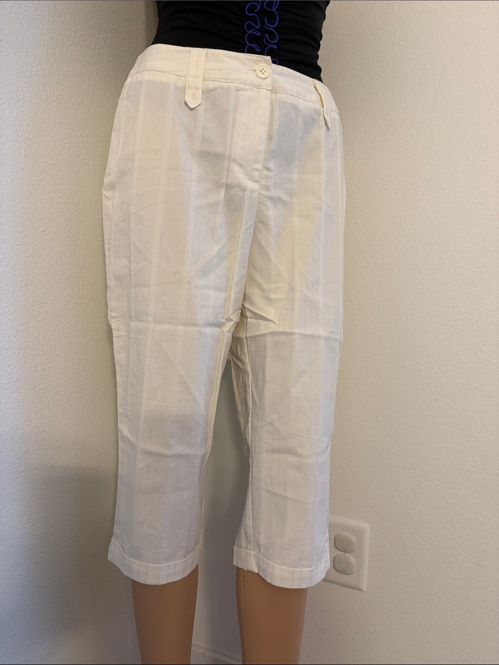 Classic White Women's Cropped Shorts